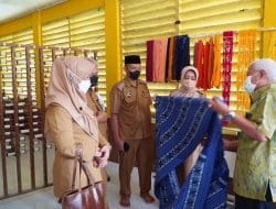 Bupati Buka Pelatihan Tenun di Sukan Tengah