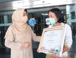 Dihari Kartini Bupati Berau Apresiasi Guru Berprestasi di Long Sului