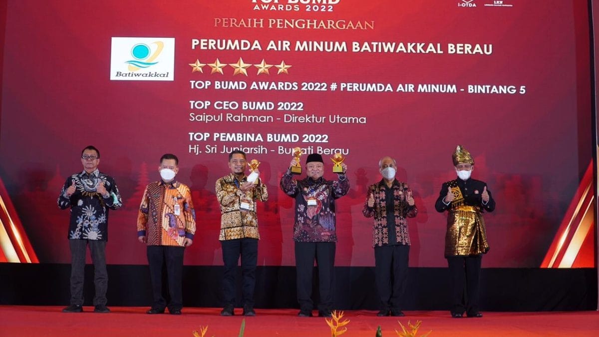 Perumda Batiwakkal Raih Penghargaan Top BUMD Bintang Lima