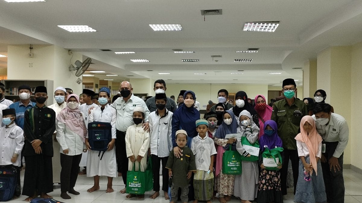 Ramadhan Berkah, PT.Berau Coal Berbagi Beasiswa dan Alat Tulis Kepada 400 Anak Santri Yatim Piatu