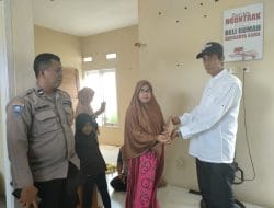 Pengusaha Teluk Bayur Berbagi Sembako Di RT.24