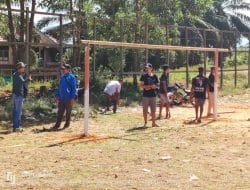 Jelang Hari Jadi, Kades Desa Tepian Baru Bersama Warga Bersihkan Lingkungan » Berita Kutim