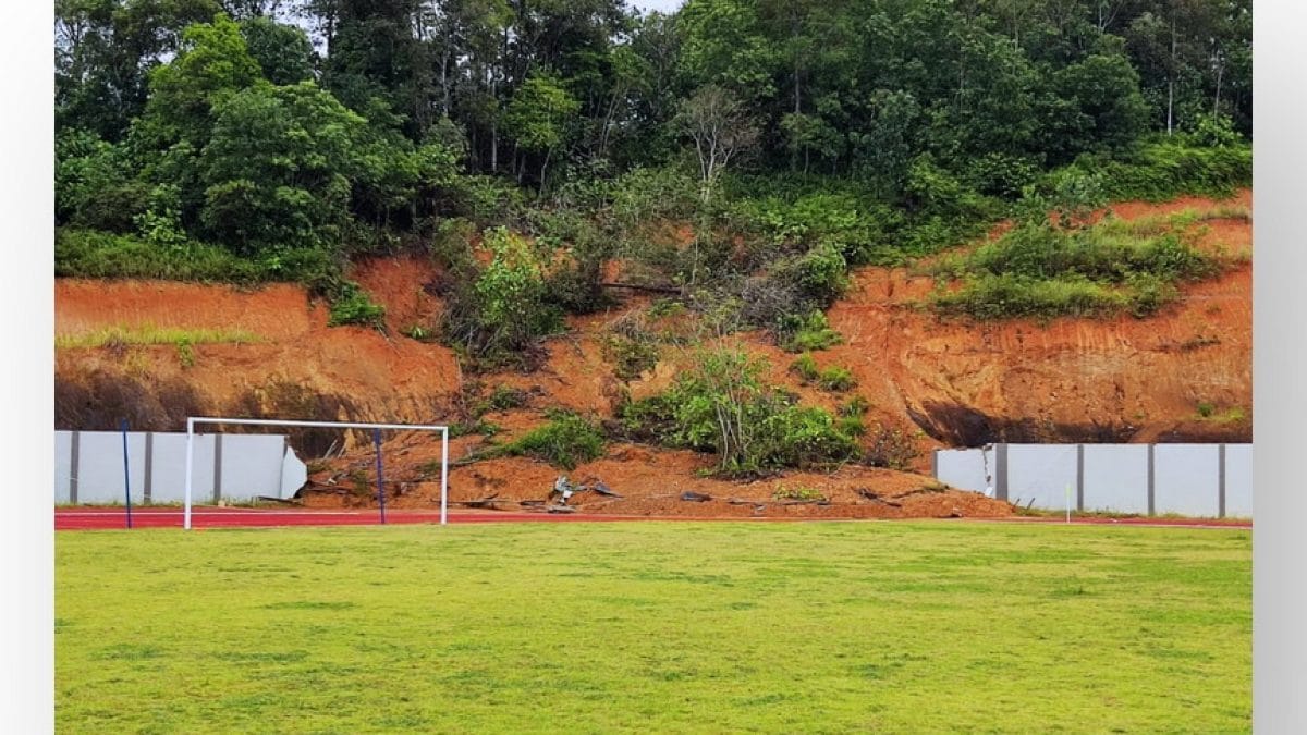PAGAR STADION SEGERA DILAKUKAN PERBAIKAN