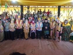 Tumbit Dayak Adakan  Upacara Adat Bekudung Betiung