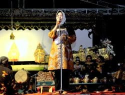Wakil Ketua I DPRD Berau SYARIFATUL SYADIAH Hadir Di Pagelaran Wayang Kulit