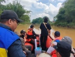 Upaya Tangani Banjir Sangatta, Komisi V DPR-RI dan Kementrian PUPR Susuri Sungai Sangatta