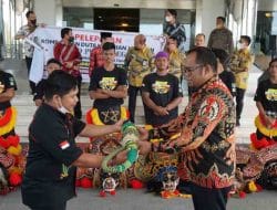 Kasmidi Dukung Jaranan Borneo Putro Legowo Ikuti Parade Barong Pesisir Kaltim
