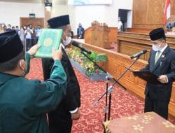 DPRD Kutim Gelar Paripurna Ke-12, Pengucapan Sumpah PAW Anggota DPRD Kutim Abdi Firdaus Gantikan Alm Andi Mapassereng. » Berita Kutim