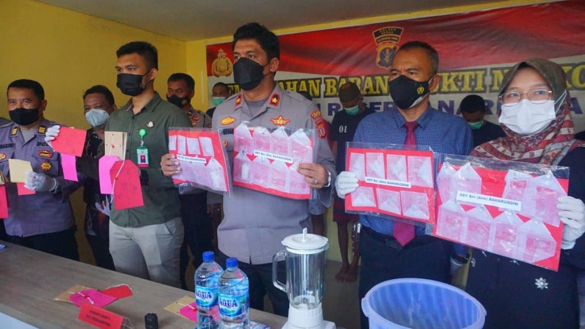 Sebanyak 21,22 gram sabu-sabu berhasil di musnahkan.