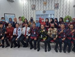 Kepala kupp kelas II Tanjung Redeb,terima penghargaan ke 2 dari KPPN Berau