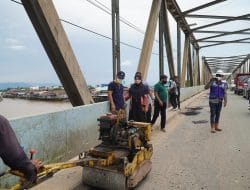 Bupati Bersama Dinas PUPR Lakukan Penambalan Sementara Pada Jembatan Sambaliung