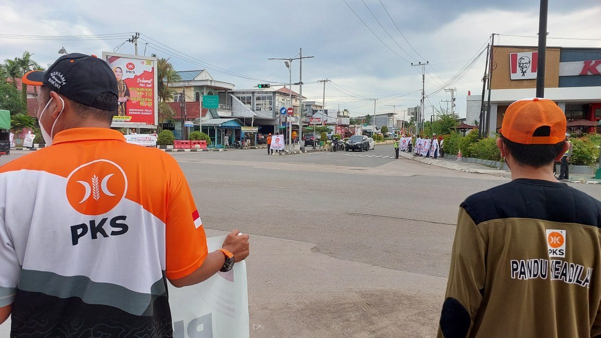 Ratusan Kader DPD Partai PKS Berau Turun Kejalan Suarakan Penolakan Kenaikan Harga BBM Bersubsidi
