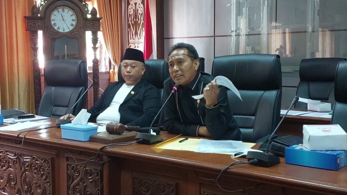 Detik-Detik Komisi II DPRD Berau Menyuruh Utusan PT BAA Meningalkan Ruangan Rapat