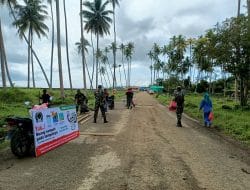 Danramil 07/Talisayan Bersama Masyarakat Gotong Royong Bersihkan Tepi Pantai