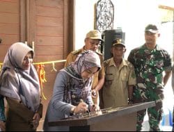 Bupati Berau  Resmikan Kantor Kepala Kampung Mapulu