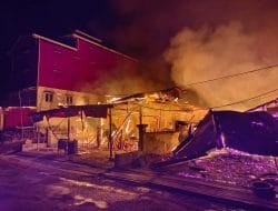 Dua Bangsalan 16 Pintu dan 6 Rumah di Jalan Manunggal Ludes Terbakar