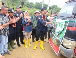 Direktur Buah dan Hortikultura Kementan Lepas 60 Ton Pisang Kepok Kaubun Ekspor ke Singapura