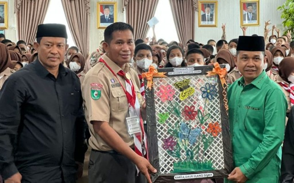 Siswa SMPN 3 Sangatta Utara Kunjungi DPRD Kutim