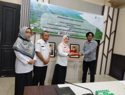 Penyerahan Surat Keputusan (SK) Penetapan Kawasan Mangrove Teluk Semanting