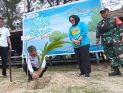 Aksi Sapta Pesona 2022, Dispar Kutim Bersihkan Pantai Teluk Lombok