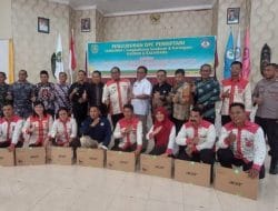 Ketua Perhiptani Kutim Serahkan Laptop Untuk PPL Hingga Hewan Ternak dan Pupuk Untuk Kelompok Tani