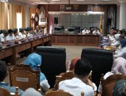 Sekwan pimpin rapat evaluasi kinerja dengan seluruh pejabat dan staf Sekretatiat DPRD Berau