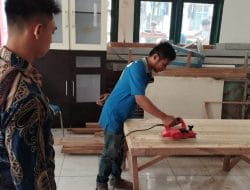 TAK HENTI BERKREASI, WARGA BINAAN RUTAN TANJUNG REDEB CIPTAKAN MEBEL MEJA TAMAN/CAFE