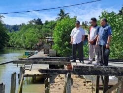 Tinjau Jembatan Teluk Sumbang, Saga Dorong Pemkab Berau Anggarkan Pembangunan Jembatan Melalui Dana Darurat
