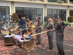 Sambut Bulan Suci Ramadan, Kejari Berau musnahkan Barang Bukti Dari 171 Perkara, Ratusan Botol Miras dan Sabu di Musnahkan