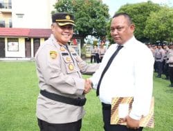 Tegakkan Hukum Bagi Anggota yang Bermasalah, Satu Personel Polres Berau Terima Penghargaan