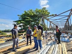 Tinjau Fasilitas Penyeberangan dan Armada Sungai, Dandim 0902/Berau Minta Pengerjaan Rehab Jembatan Sambaliung Dikerjakan Secara Maksimal
