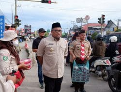 Kwartir cabang KUTIM gelar bakti sosial dengan berbagi 2000 takjil dijalan dan buka puasa bersama.