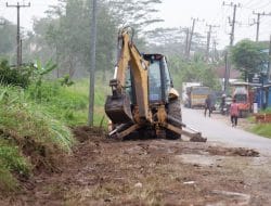 Penormalisasian Drainese Jl. Poros Kabo Jaya Desa Swargabara