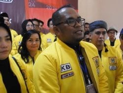 Kasmidi Bulang Memimpin Konvoi Daftarkan Bacaleg Golkar Ke KPU