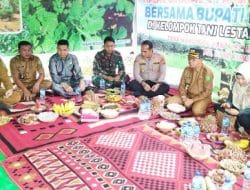Ketua DPRD Kutim Hadiri Panen Buah Semangka Poktan Lestari Mandiri Jaya