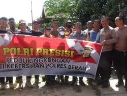 Warga RT 04 Kelurahan Rinding dan Polres Berau Lakukan Bersih-Bersih