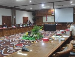 Rapat Pansus DPRD Kutai Timur Terkait Sengketa Lahan antara Kelompok Tani Karya Bersama dan PT Indominco Mandiri