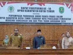 Ketua DPRD Kutim Pimpin Rapat Paripurna ke 18 Tentang Pandangan Umum Fraksi-fraksi Terhadap Rancangan KUA dan PPAS APBD 2024