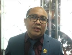 Hj Mulyana Resmi Dilantik Sebagai PAW DPRD Kutim, Novel Tyty Ucapkan Selamat