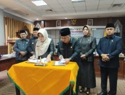 Penyampain Putusan Akhir Fraksi Dalam Raperda Perubahan APBD 2023
