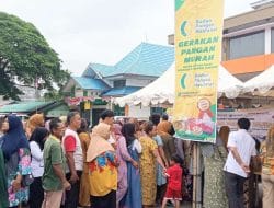 Antre Sejak Pagi, Ribuan Warga Kutai Timur Borong Pangan Murah