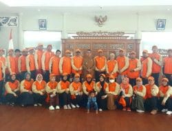 Bupati Ardiansyah Sulaiman Melepas Kontingen PGRI Kutim untuk Porseni PGRI Kaltim