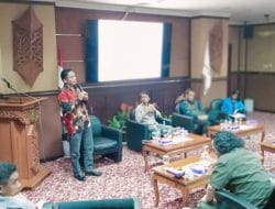Siang Geah Berikan Materi dalam Seminar Kehutanan di STIPER Kutim