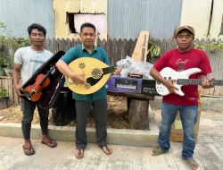 Ketua DPRD Kutim Lakukan Penyerahan Alat Musik kepada Kelompok Sasak Ranjani di Rantau Pulung