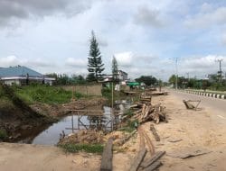 Pembangunan Saluran Drainase Jalan Ery Suparjan (Kenyamukan) Mangkrak