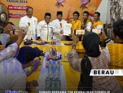 Sumadi Bersama Tim Kembalikan Formulir Pendaftaran Ke Partai Hanura