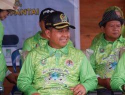 Ketua DPRD Kutim Ikuti Aksi Penanaman Terumbu Karang di Pantai Teluk Lingga
