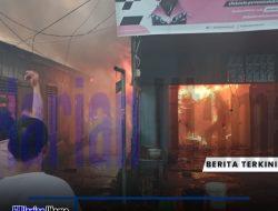 Kebakaran Hebat Terjadi Di Jalan Manunggal Menghanguskan Beberapa Unit Rumah