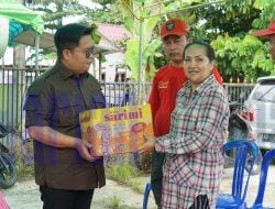 Wakil Bupati Kukar Serahkan Batuan Kepada Korban Kebakaran di Tenggarong