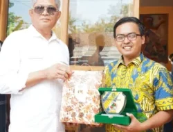 Pemkab Kutim Melalui Dinas Koperasi dan UKM Kutim Kunjungi SM-art Batik untuk Pelajari Inovasi Lilin Sawit